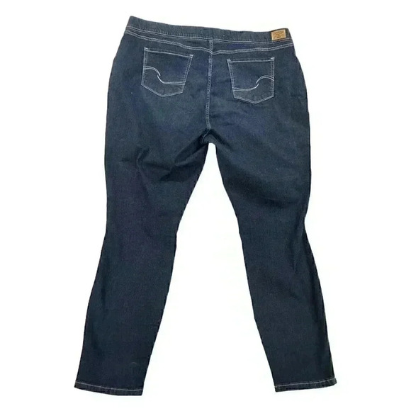 Levi Signature Pull on Skinny Jeans Plus size 26M W38xL30 Totally Shaping nwot - Picture 2 of 8